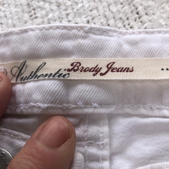 Size 27 Authentic Brody jeans, white and funky. Short shorts, pockets, zipper - Picture 3 of 5